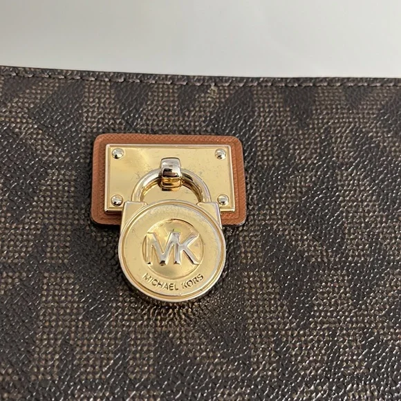 Michael Kors Wallet - Picture 9 of 9